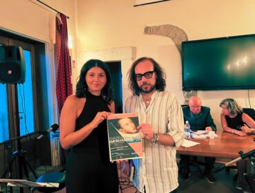 Il cantautore avellinese Andrea Pinto sale sul podio del Concorso Nazionale “Carlo Gesualdo”: terzo posto con un’intensa opera sulla guerra e la crisi dell’umanità