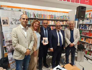 Napoli, cultura e tradizioni agroalimentari: presentato il libro “Trionfi & Cavalli” di Salvatore Schiavone