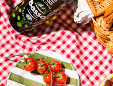 Olio Basso porta la “Happy Vita” nei punti vendita: un concorso dedicato alla convivialità italiana