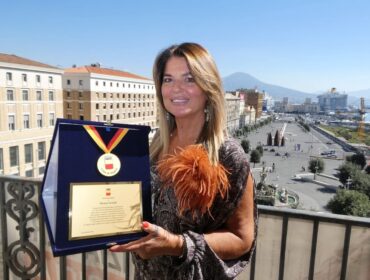 Monica Sarnelli festeggia 45 anni di carriera e 60 anni di età: concerto gratuito al Trianon Viviani