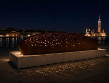 Primo posto per “Crivello”, installazione sonora interattiva dedicata alla memoria del confine orientale. Finanziamento di 124.720 euro: a Venezia entro il 9 febbraio 2027