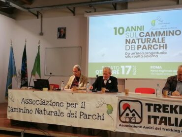 Turismo lento e biodiversità: il Cammino Naturale dei Parchi festeggia il decennale e punta al nuovo soggetto gestore
