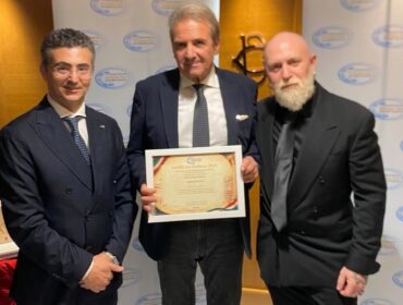 Il dirigente scolastico Pietro Caterini riceve il Premio Eccellenze 2026 alla Camera dei Deputati